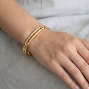 the-grandeur-loop-bangle