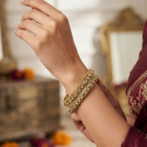 antique-gold-finish-polki-and-kundan-bangle-set